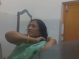 Indian Bengali Mummy Aunty Changing Saree respecting Go to the loo